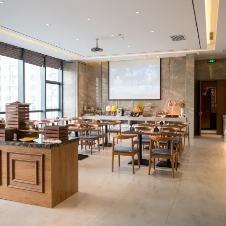 Skyl'ne Hotel (Shenyangbei Railway Station)