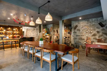 A house hidden between mountains Отели рядом с достопримечательностью «Jiulongxia Scenic Area»