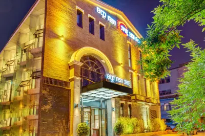 Yingxiangcheng Hotel (Tianjin Ancient Culture Street Gulou Subway Station)