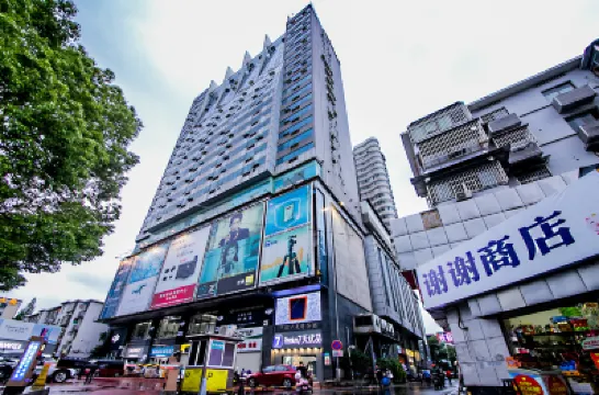 7 Days Premium Hotel (Changsha Wu Yi Avenue Railway Station Subway Station) Hotel berhampiran Stesen Kereta Api Changsha