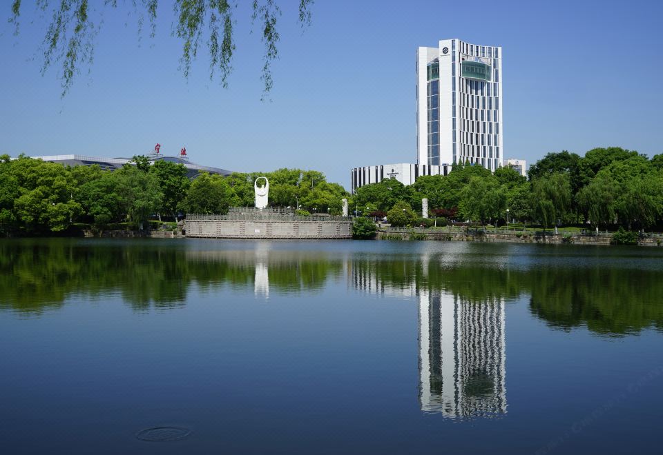 1. 포춘 본드 호텔..