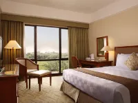 Aryaduta Lippo Village Hotels near Benton Junction