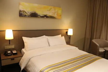Homeinn Plus Hotel (Shanghai Bund Jinling East Road)