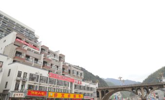 Xiangli Renjia Inn