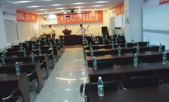 Fu'an Hotel (Guangzhou Baiyun Station Baixin Plaza)