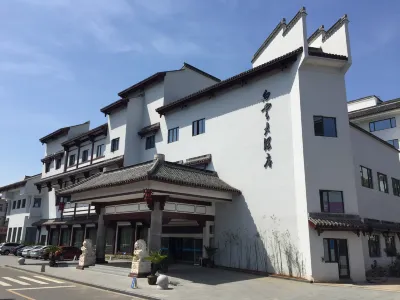 Baiyun Hotel Xinchang Hotels near Wangjiang Pavilion