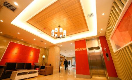 Yun 7 Hotel (Yichang CBD Shopping Center Three Gorges Electric Power Vocational College Branch) - Housity