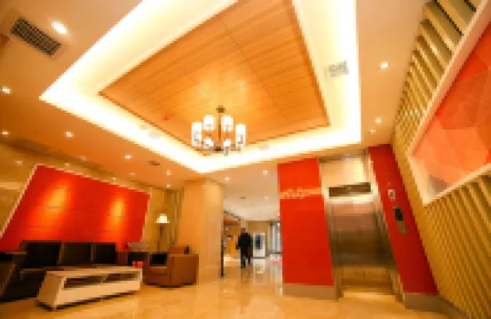 โรงแรมลัค 7 (ศูนย์การค้า CBD วิทยาลัยอาชีวศึกษาไฟฟ้าสามช่องเขา อี๋ชาง)