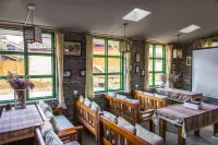 Dengba Snow Mountain International Youth Inn - 2-Sterne