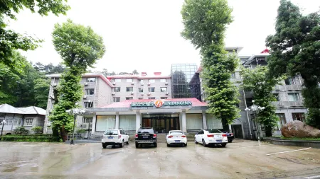 Jinjiang Inn Select (Lushan Scenic Area Xiangshan Road Yunzhong) Отели рядом с достопримечательностью «Mei Lu Villa»