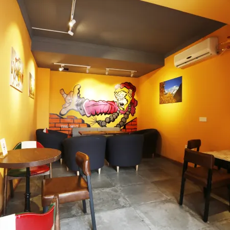 Kangsang Youth Hostel (Potala Palace Jokhang Temple)