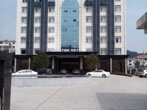 Pullaton Hotel