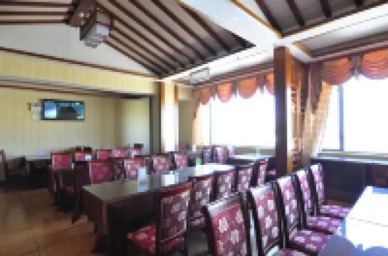 Yunmei Hot Spring Hotel (Caiyun North Road, Guandu District, Kunming)