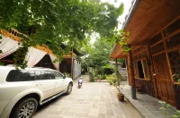 YI ZHEN HOTEL - parkir