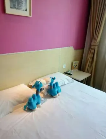 100 Inn Hotel (Quyang Huibo Plaza) Отели рядом с достопримечательностью «Jiashan Youlegu Ski Field»