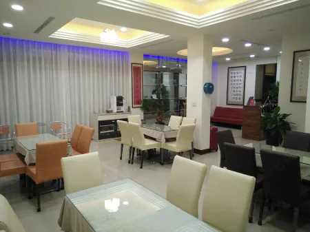 Frank's Hostel Отели рядом с достопримечательностью «Zhaishan Tunnel»