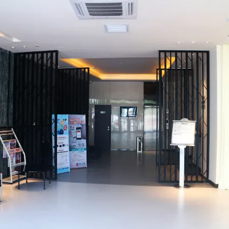 Jin Xing Holiday Hotel (Pingliang Kongtong District Green Square Branch)