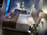 Hotel Cavour Hotels near Turati Station