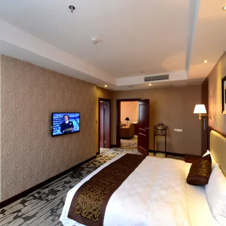 Hongsheng Hotel (Liupanshui Wanda Plaza High Speed Railway Station)
