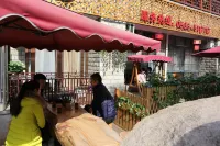 Huahong Hotel (Jiuhuashan Qingyang RT-Mart) - شرفة