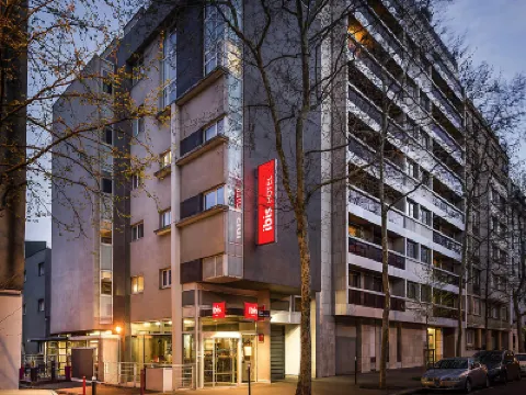 Ibis Paris Place d'Italie 13ème Hotels near Fresque murale Jeune graffeuse