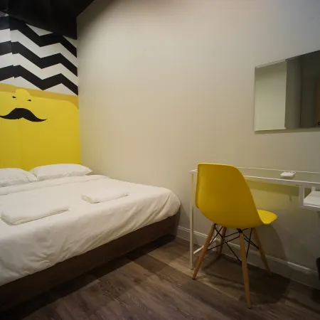 Brb Hostel Bangkok Silom Отели рядом с достопримечательностью «Посольский район»
