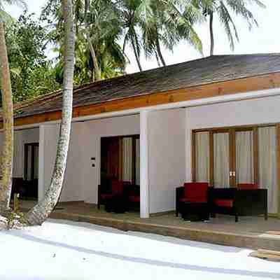 Vilamendhoo Island Resort & Spa Hotel Exterior