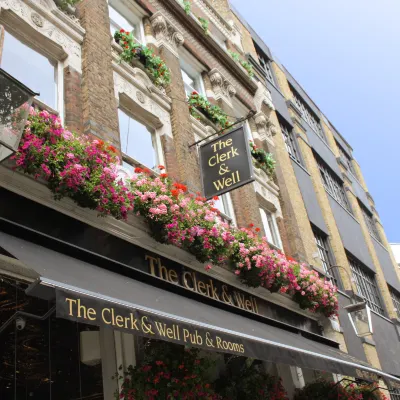 The Clerk & Well Pub and Rooms Hotels near هاتون غاردن