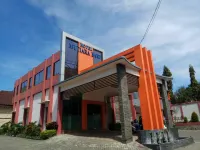 Hotel Mutiara Baru Hotels in Batu Sub-District
