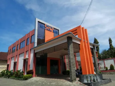 Hotel Mutiara Baru Hotell i Pesanggrahan