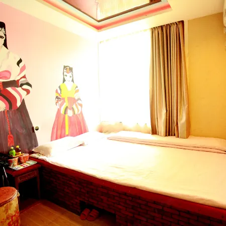 Romantic full house Theme Hotel