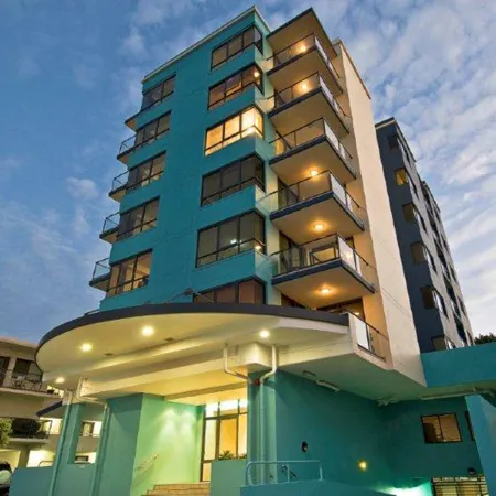 Aqualine Apartments on the Broadwater Отели в г. Саутпорт