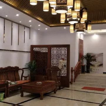 Pingle Gold Coast Hotel