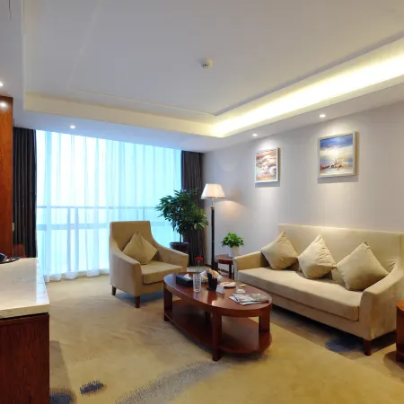 Shandong News Hotel (Quancheng Square Daming Lake Branch) Отели рядом с достопримечательностью «Источник Heihu»
