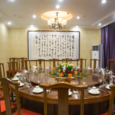 Chengde Ze Yi Business Hotel
