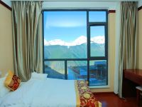 德钦明珠酒店 - 高级雪山景大床房