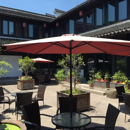 Cixi Zhenhurenjia Chinese Inn