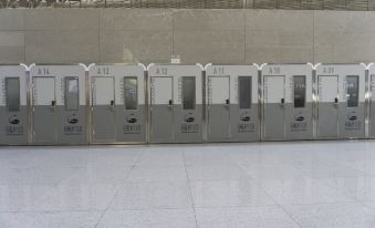 Sleeping in Airport (Hefei Xinqiao International Airport)