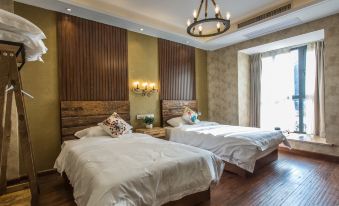 Yunshang Grassland Yishan Yishe Wild Luxury Guesthouse