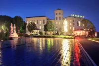 Jiayushan Lake Hot Spring Resort Hotel Hotels near Huangdi Relic Site