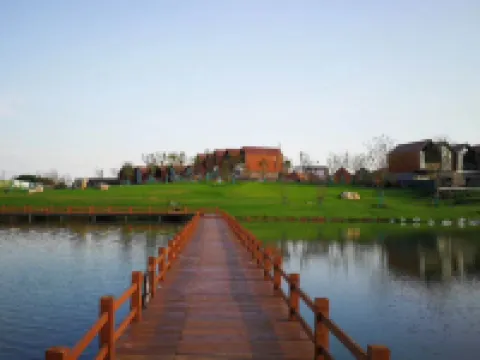 Nanjing Yunshuijian Parent-child Resort Hotel