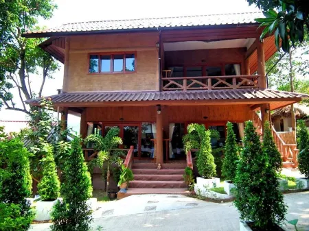 DD Hut Koh Tao Отели рядом с достопримечательностью «Shark Bay»