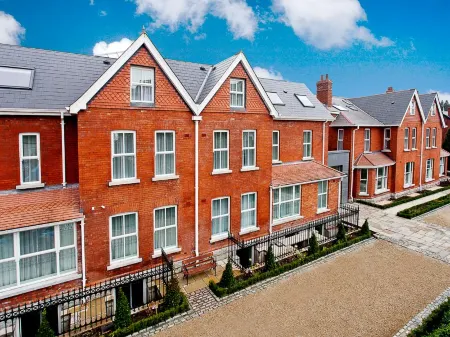 Premier Suites Dublin, Ballsbridge Отели рядом с достопримечательностью «Gaiety Theatre»