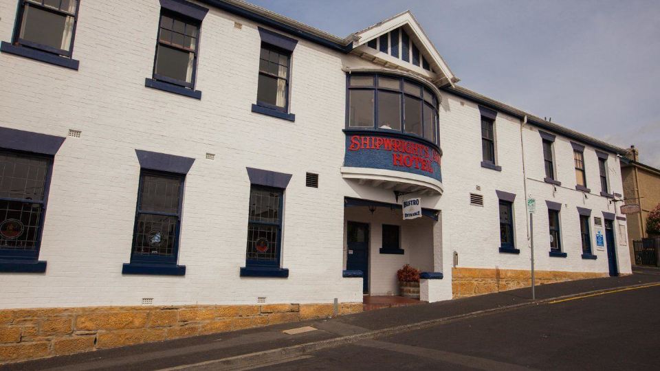 Shipwrights Arms Hotel