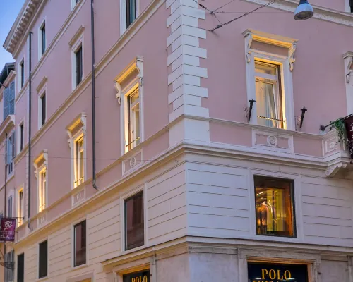 Boutique Centrale Palace Hotel Hotels near Piazza di Trevi