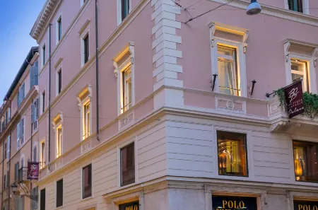 Boutique Centrale Palace Hotel Отели рядом с достопримечательностью «Museum Storico della Liberazione Roma»