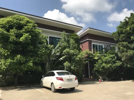 Nature Park Resort Отели рядом с достопримечательностью «Naresuan University»