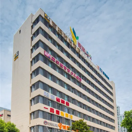 CJIA Apartment Hotel (Shanghai Daning Zhongshan North Road Metro Station) Отели рядом с достопримечательностью «Железнодорожный вокзал Шанхая»