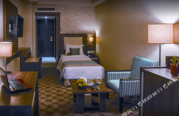 德黑蘭珀斯革命廣場酒店