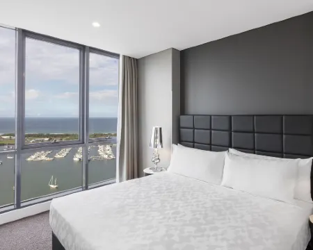 Meriton Suites Southport Featured Photos